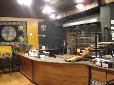 blue-grotto-pizza-counter