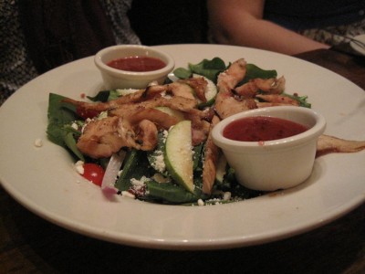 molly-brannigans-spinach-salad