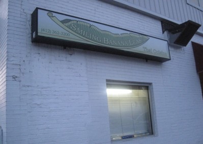 smiling-banana-leaf-oddly-placed-sign