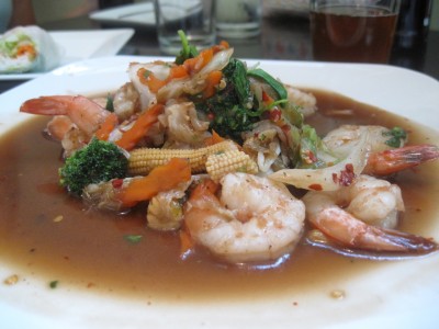 smiling-banana-leaf-spicy-panang-shrimp